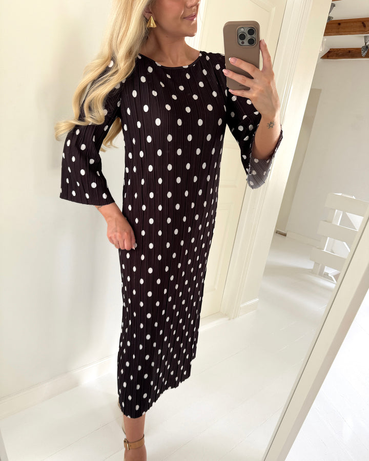 Vero Moda kjole kendal calf plisse chocolate torte/white dots