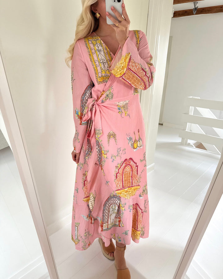 Stories from the Atelier kjole call for me pink