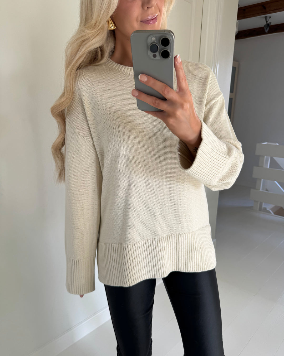 Pieces striktrøje ava ls o-neck slit knit birch - FORUDBESTILLING LEV. UGE 39