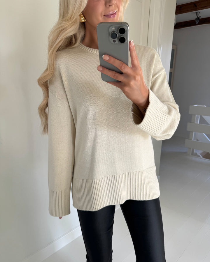 Pieces striktrøje ava ls o-neck slit knit birch - FORUDBESTILLING LEV. UGE 39