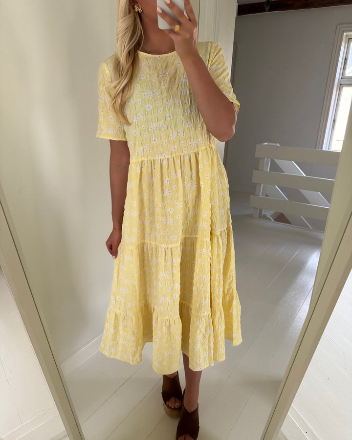 Pieces kjole stella ss o-neck midi d2d french vanilla/white flow