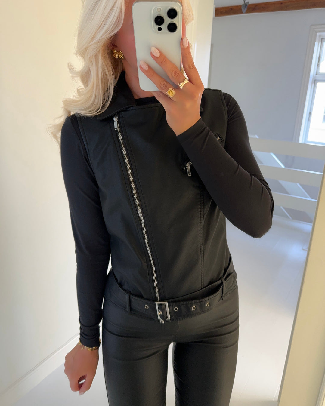 Sister’s Point vest daza black