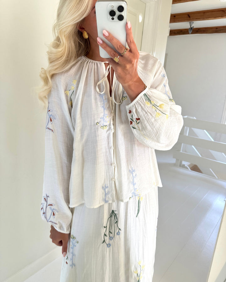 Vero Moda top lina ls emb snow white/colorful embroidery