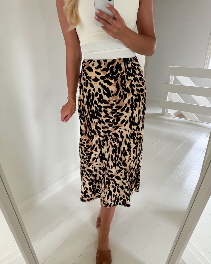Y.A.S nederdel pella hw midi black/leo print