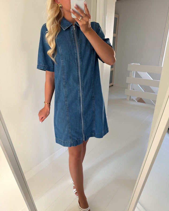 Only kjole rosenheim s/s zip dnm light medium blue denim