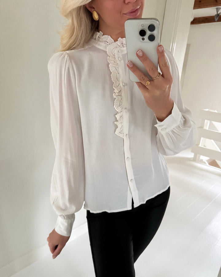 JDY skjorte amy ls frill cloud dancer