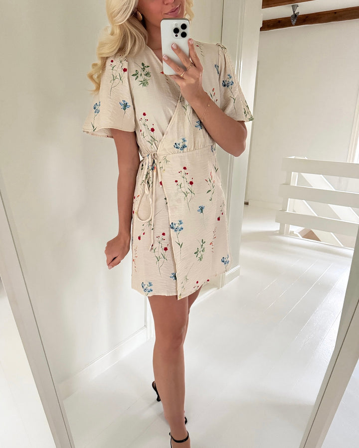 Vero Moda kjole josie ss wrap birch bina