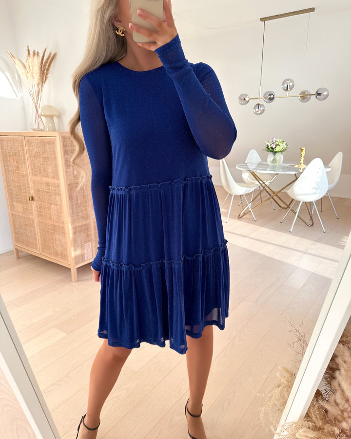 Moves kjole huma surf the web