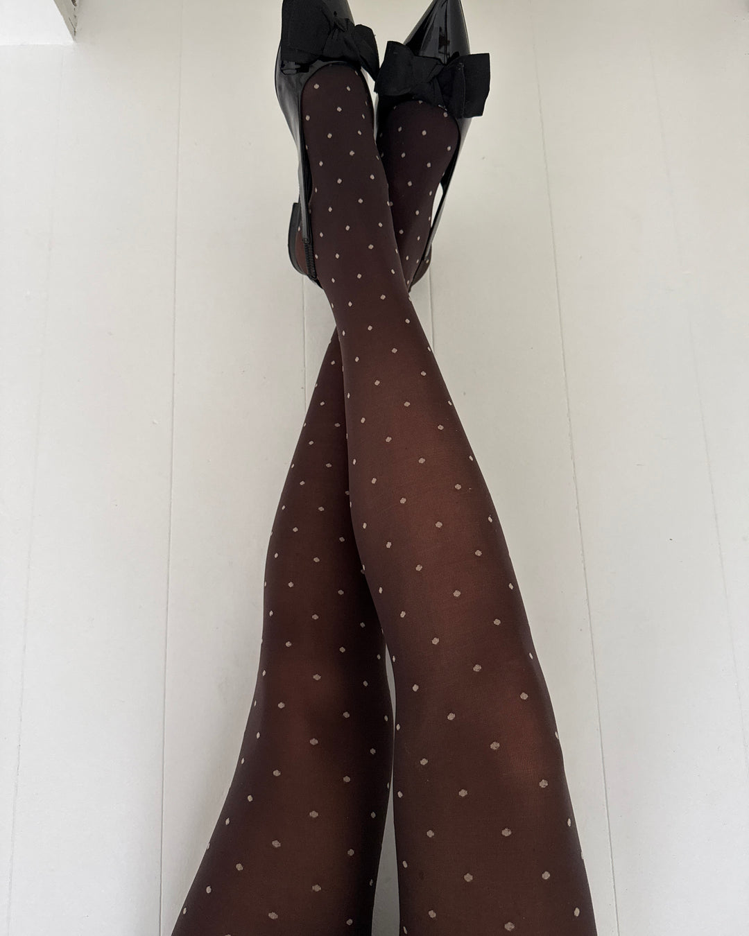 JDY strømpebukser anna small dot coffee bean sandshell dots