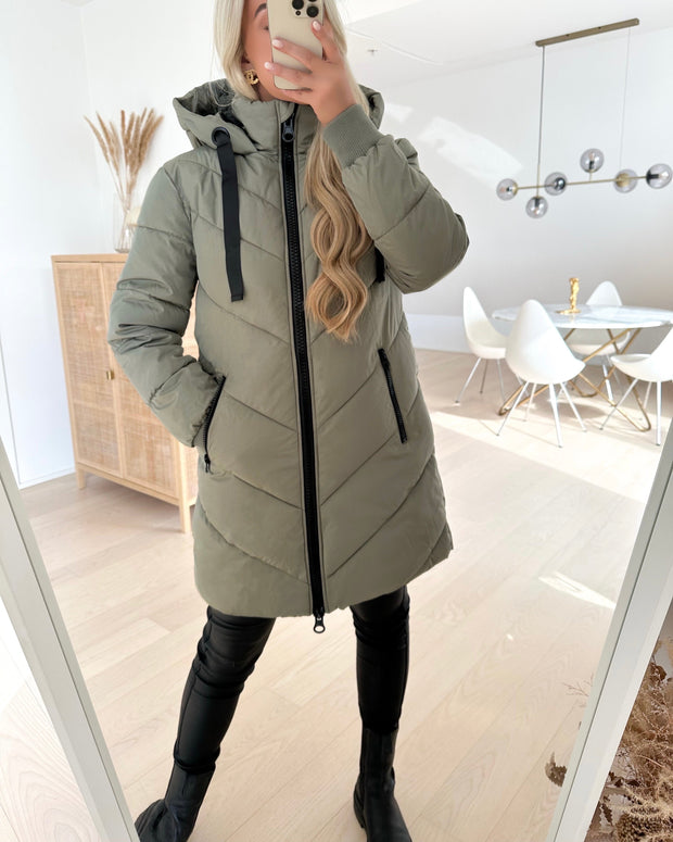 Skylar padded hood jacket vetiver