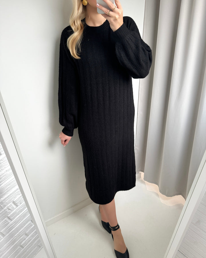 Pieces kjole maggy ls knit black - FORUDBESTILLING LEV. UGE 51