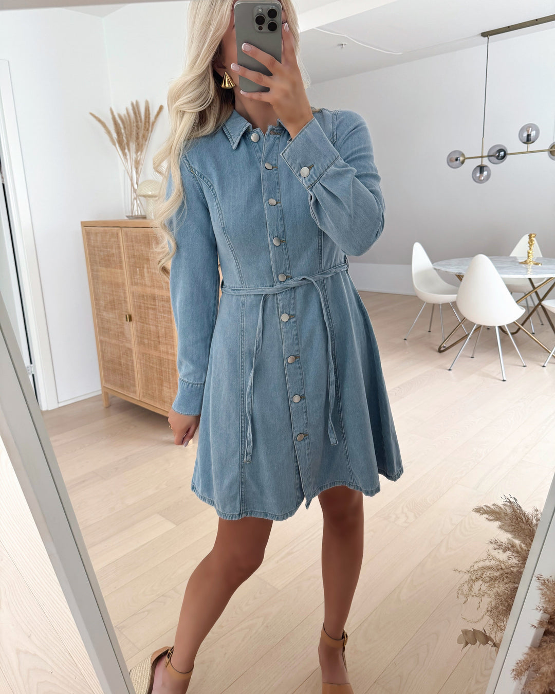 JDY kjole kamma ls belt short light blue denim - FORUDBESTILLING LEV. UGE 44