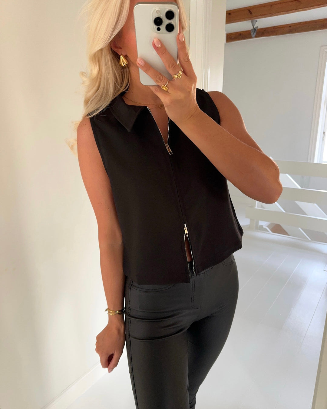 Sister's Point vest guza-ve1 black