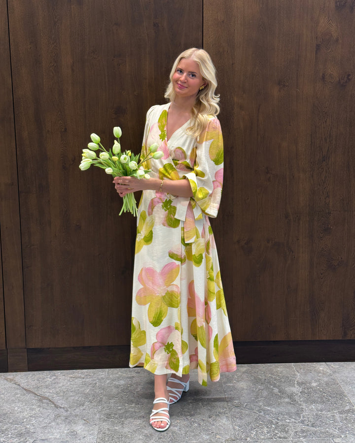 Y.A.S kjole marga 3/4 wrap long pristine marga aop - FORUDBESTILLING LEV. UGE 14