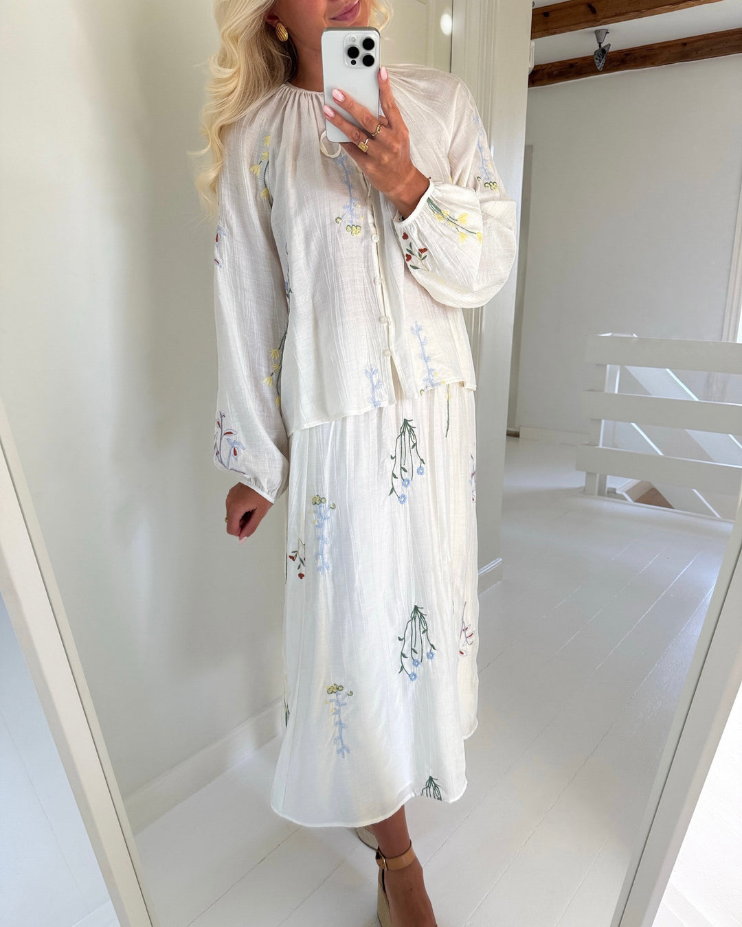 Vero Moda nederdel lina hw 7/8 snow white/colorful emb