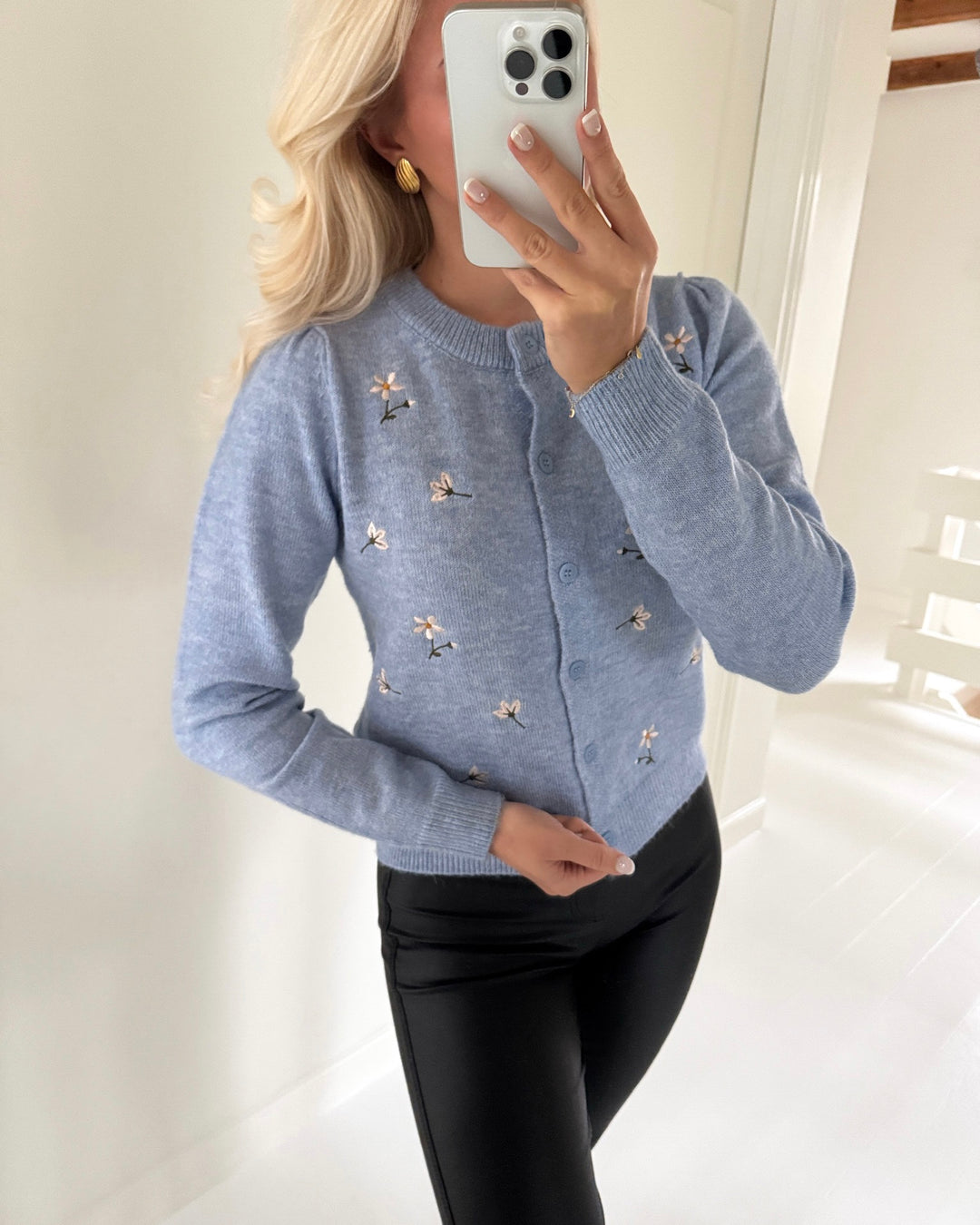 Vero Moda cardigan fiorella emb ls o-neck brunnera blue/embroidery