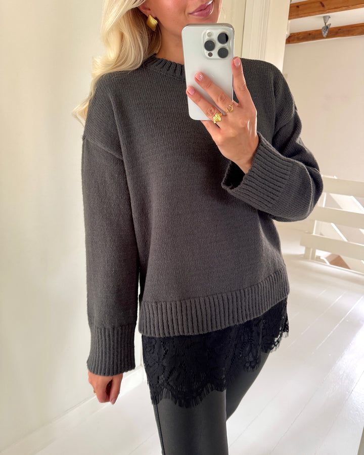 Only striktrøje evie ls lace mix o-neck knit dark grey melange black lace