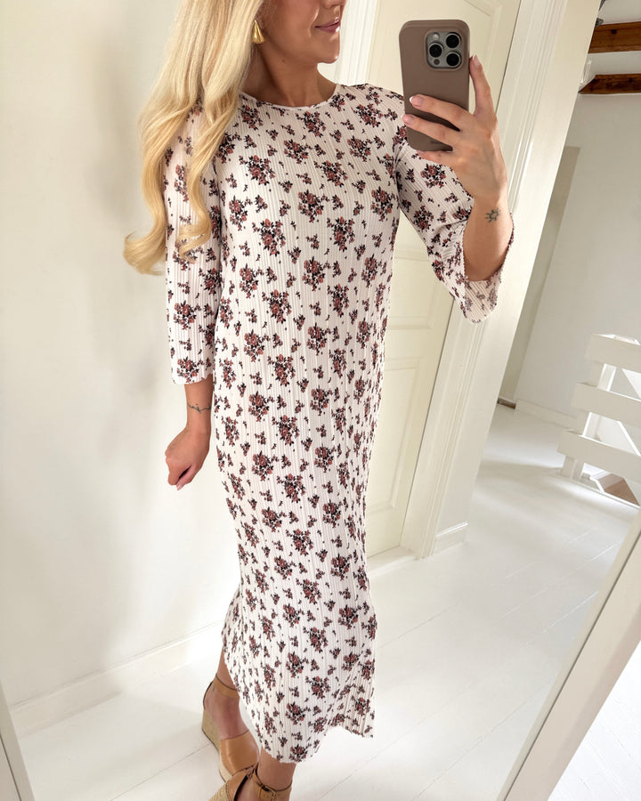 Vero Moda kjole kendal calf plisse snow white/flower aop