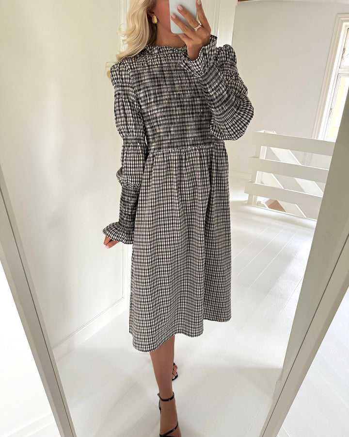 Y.A.S kjole chemma ls smoch midi eggnog/checks - FORUDBESTILLING LEV. UGE 50