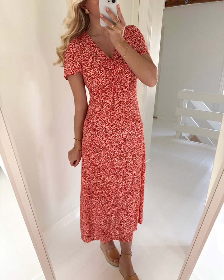 Only kjole ancona ss v-neck high risk red/w. cloud dancer