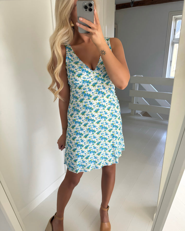 Vero Moda kjole hazel sl short wvn exp sb2 snow white/blue flower