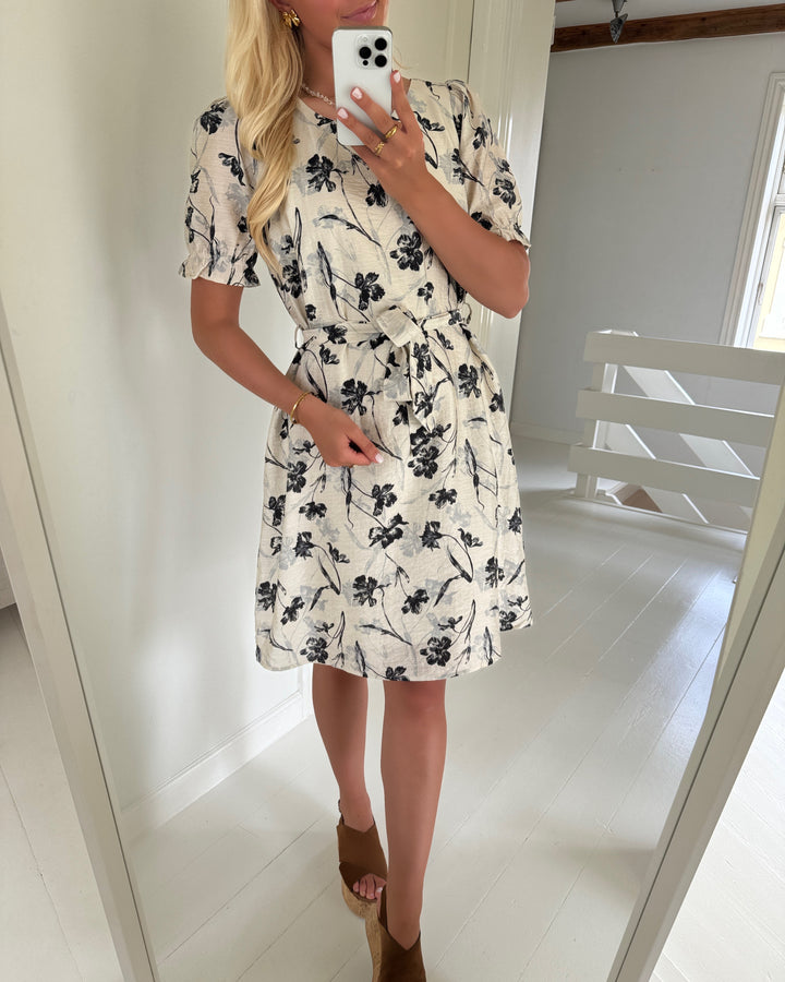 Sister's Point kjole noki ss2 cream/flower
