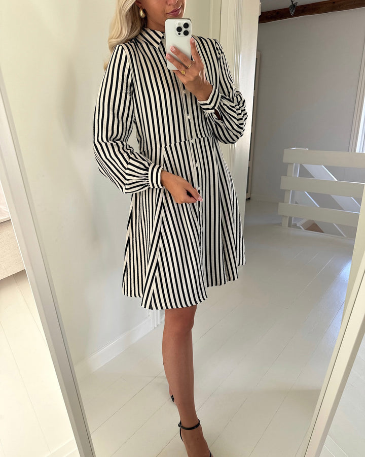Y.A.S kjole kaya ls shirt birch/black stripes - FORUDBESTILLING LEV. UGE 35