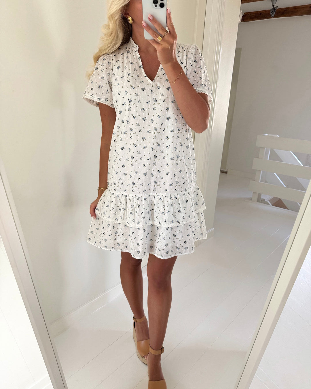 Vero Moda kjole trine ss short lace snow white/marguerite blue jasper