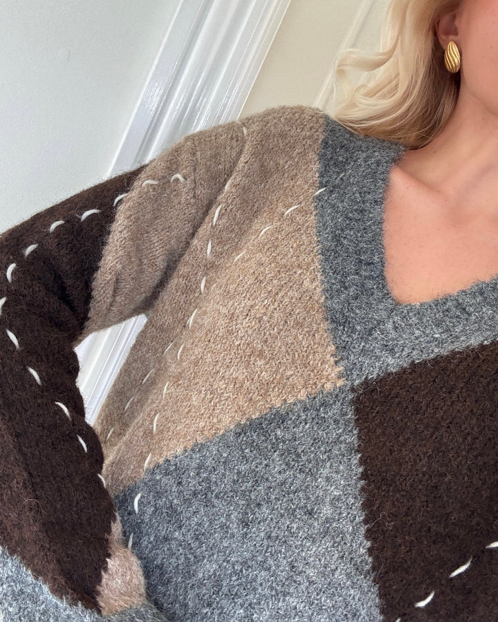 Vero Moda striktrøje bliss ls v-neck medium grey melange w. chocolate torte + silver mink + birch