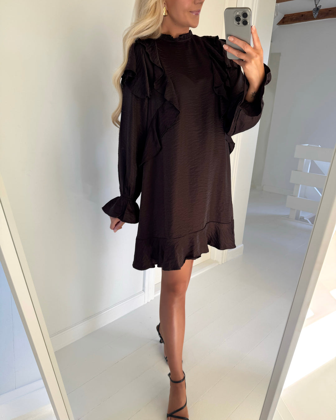 Vero Moda kjole lizzi short flounce chocolate torte - FORUDBESTILLING LEV. UGE 40