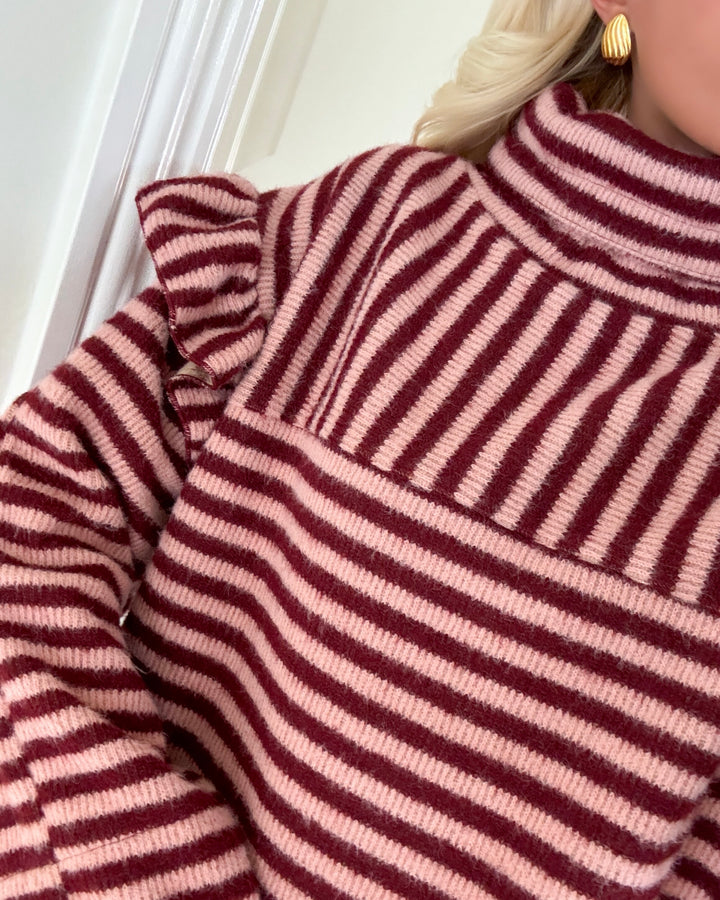Stories from the Atelier striktrøje my moments bordeaux/pink - FORUDBESTILLING LEV. UGE 46