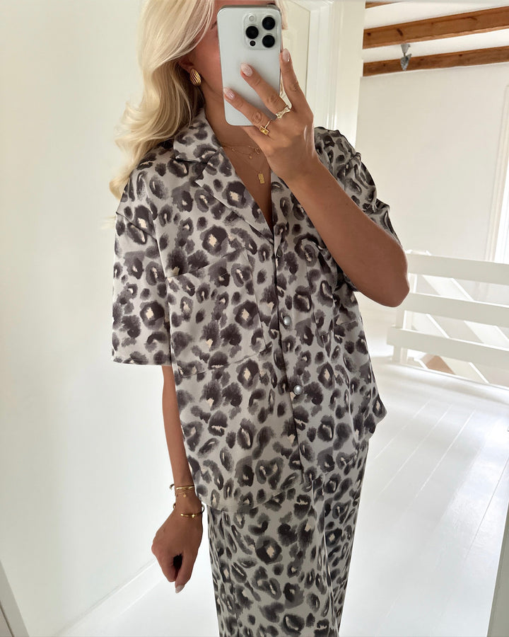 Love&Divine skjorte love1175-1 blurred leo