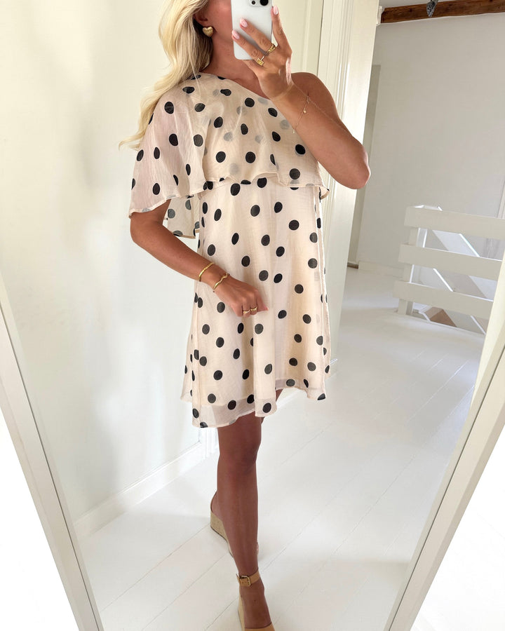 JDY kjole fay life one shoulder pristine/black dot