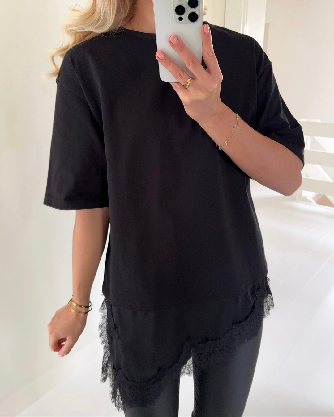 JDY t-shirt alma 2/4 lace black