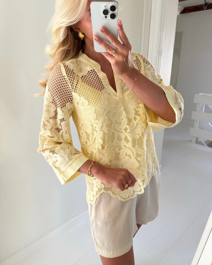 Vero Moda bluse maya lace 7/8 v-neck pale banana – Dressforsuccess