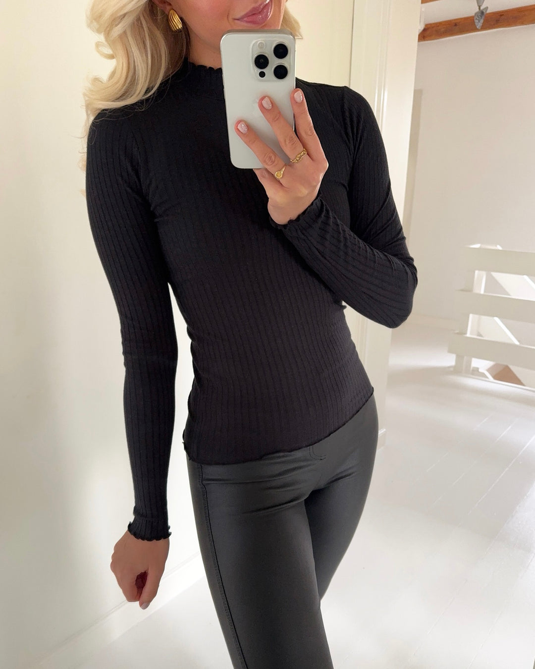 JDY bluse fransiska l/s highneck black