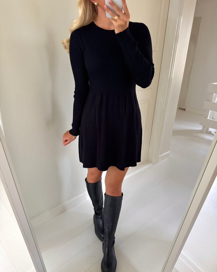 Only kjole alma ls o-neck knit black