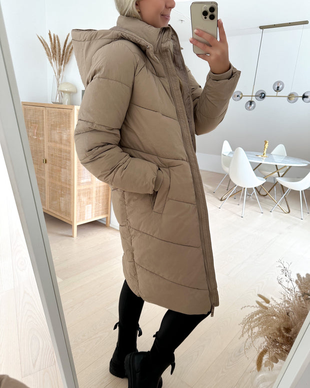 Jamilla long puffer jacket silver mink - FORUDBESTILLING LEV. UGE 49/50