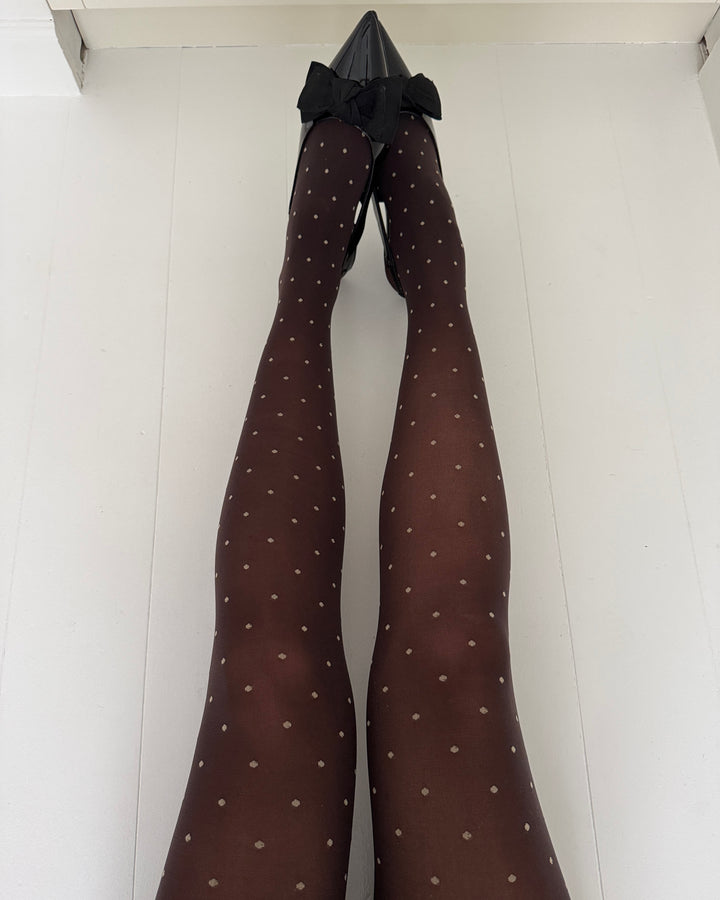 JDY strømpebukser anna small dot coffee bean sandshell dots