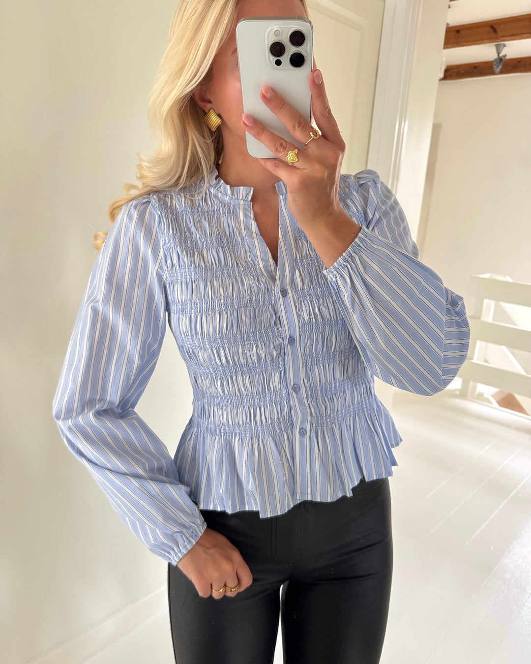 Vero Moda bluse emery ls v-neck smock brunnera blue country blue