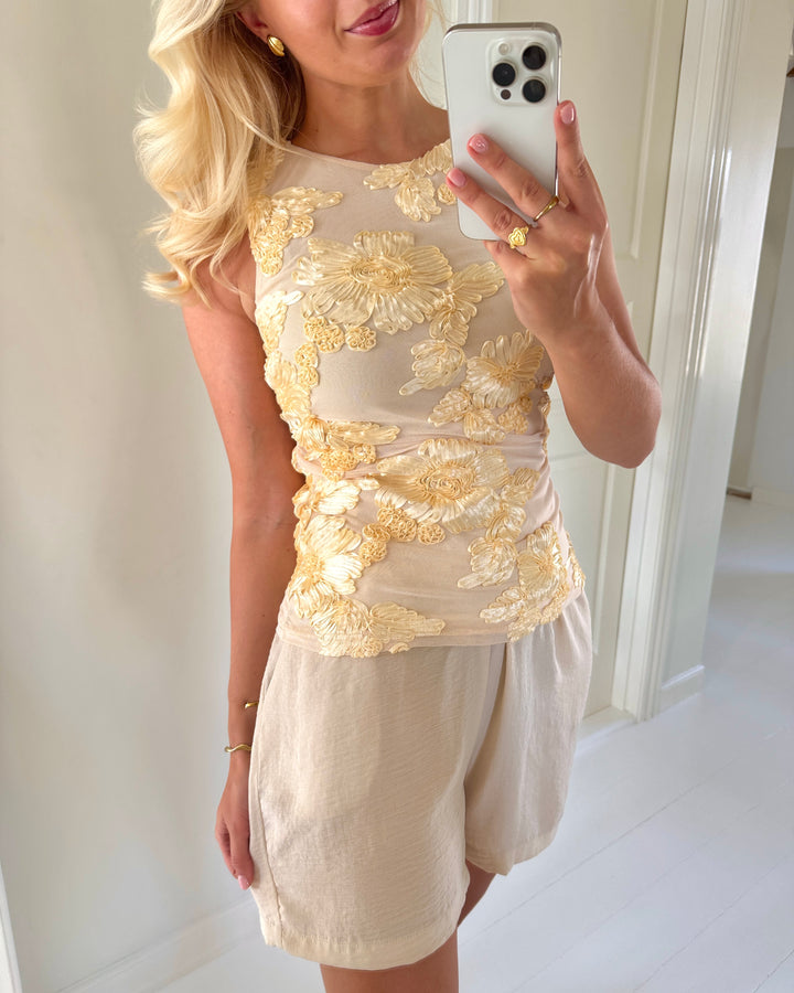 A-View top romy pale yellow