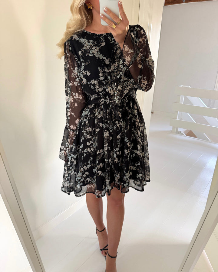 Sister's Point kjole umana-dr black/flower