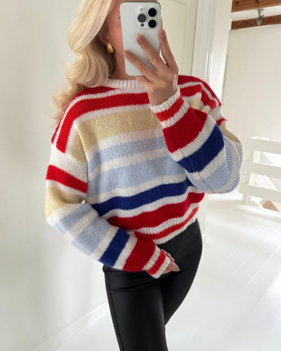 Pieces striktrøje olivia o-neck cloud dancer/goji-org-fvan-cabl-blui