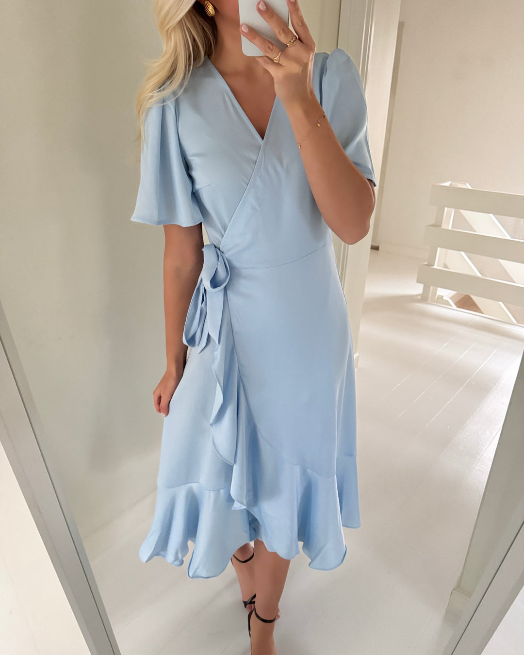 Y.A.S kjole thea 2/4 midi wrap skyway