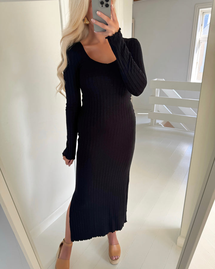 Pieces kjole iris ls ankle black - FORUDBESTILLING LEV. UGE 35