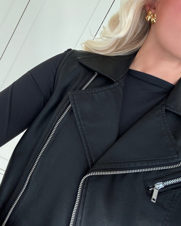 Sister’s Point vest daza black