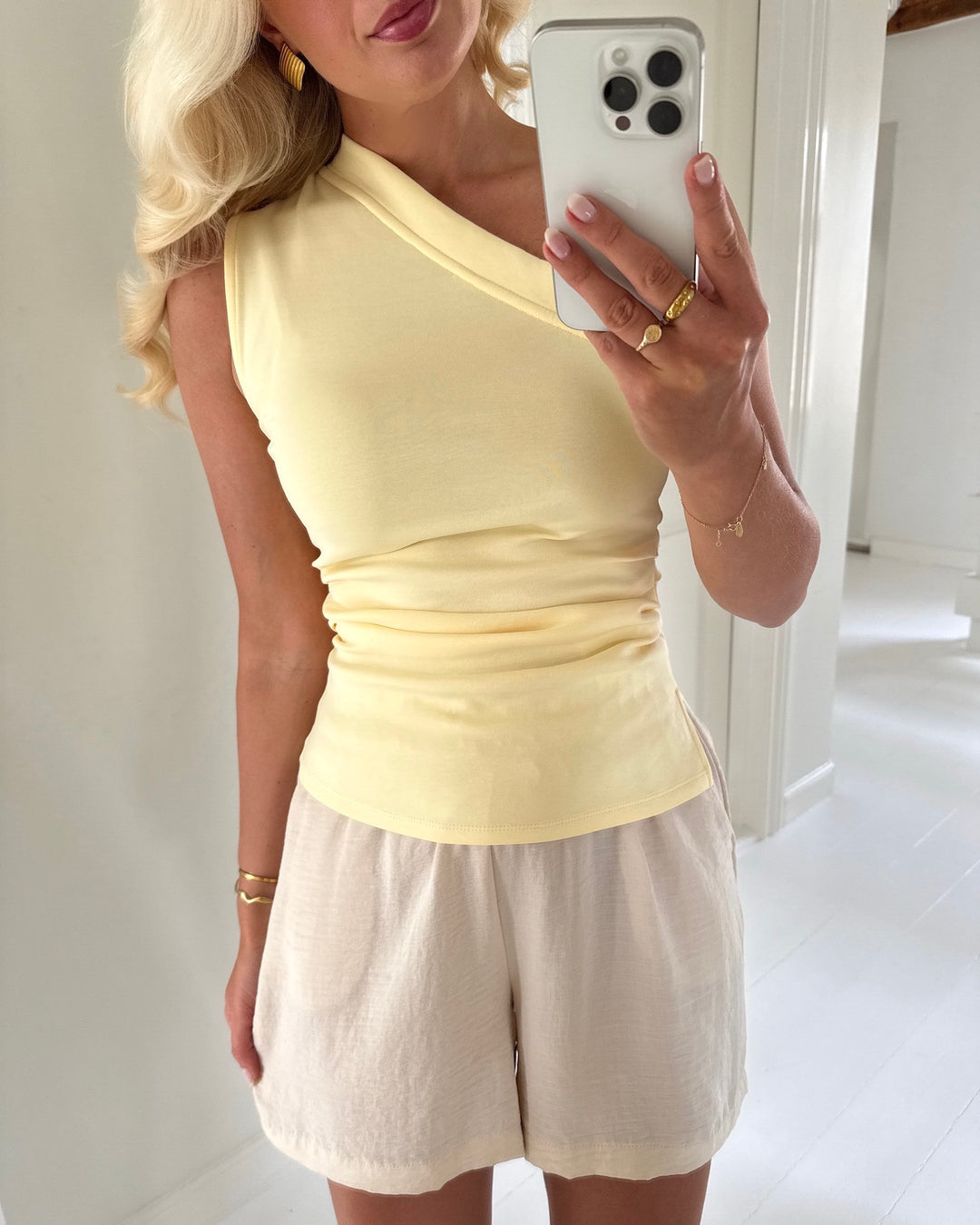 Y.A.S top venice one shoulder anise flower