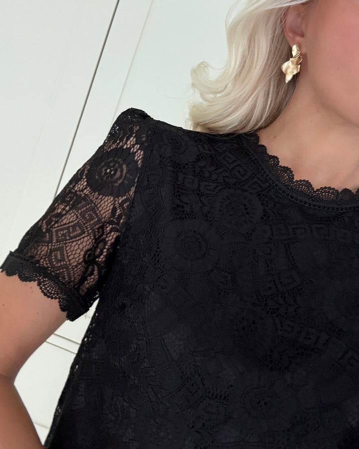 Pieces t-shirt olline ss lace black - FORUDBESTILLING LEV. UGE 50