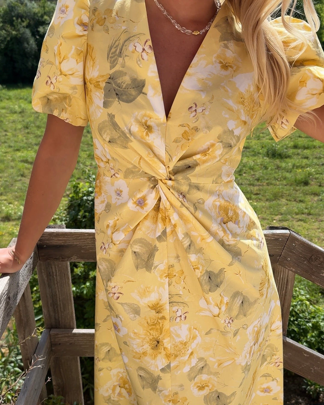 Y.A.S kjole stray ss midi pale banana lemon print