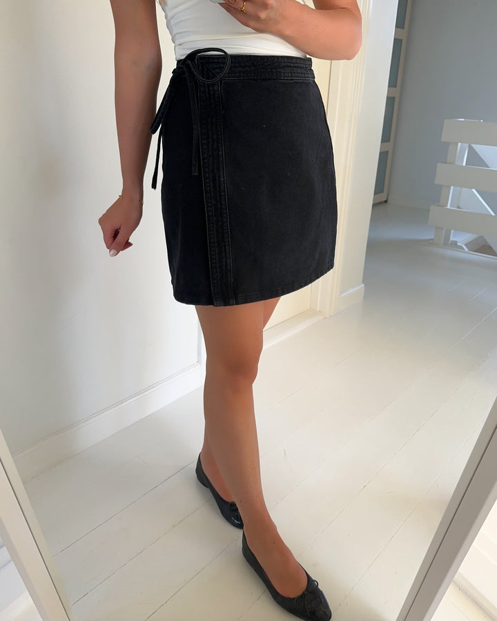 Vero Moda nederdel liza mr short denim wrap black denim